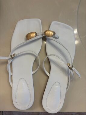 🐚 SCHUTZ White Strappy Square-Toe Sandals with Gold Accent NWT